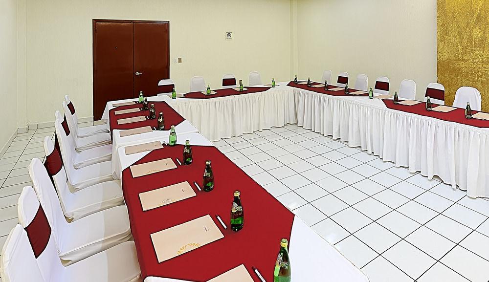 Olmeca Plaza Urban Express Hotel 3*